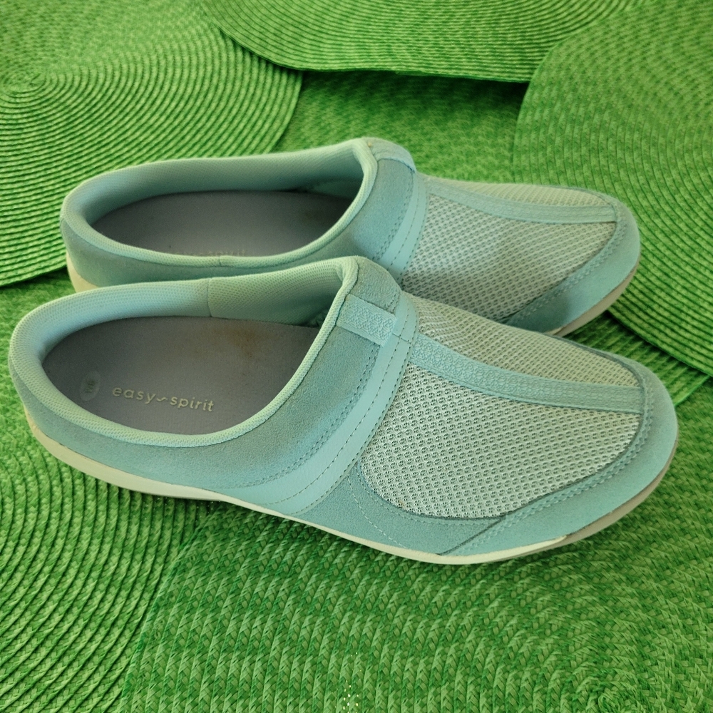 NWOT Easy Spirit Traveltime Size 9